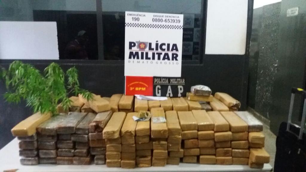  PM apreende quase 150 tabletes de maconha dentro de caixa d’água
