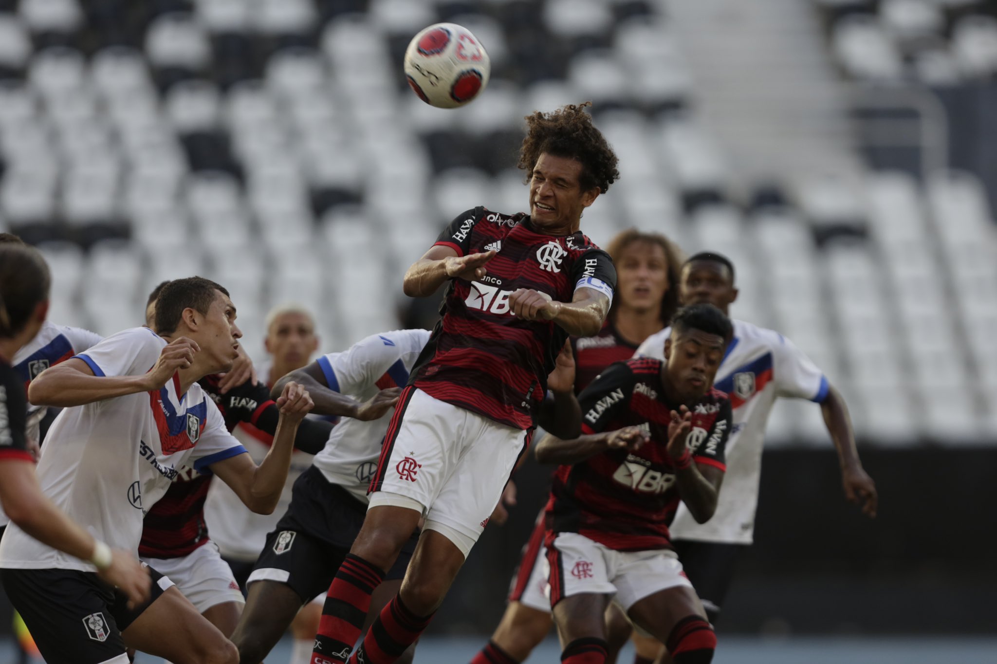Em jogo com falhas de Diego Alves, Flamengo empata com o Resende no Engenhão