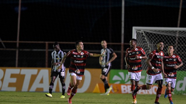 Defesa vai mal e Botafogo é derrotado pela Portuguesa por 5 a 3 no Carioca