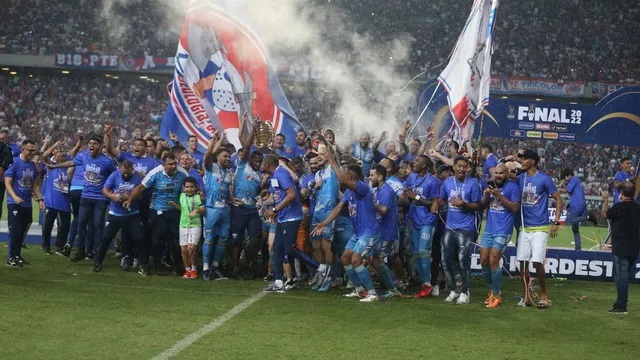 Fortaleza é campeão da Copa do Nordeste após vencer o Sport no Castelão