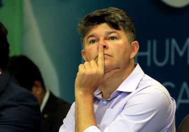 CHAPA QUENTE: Mauro Mendes chama José Medeiros de “imbecil e mentiroso”