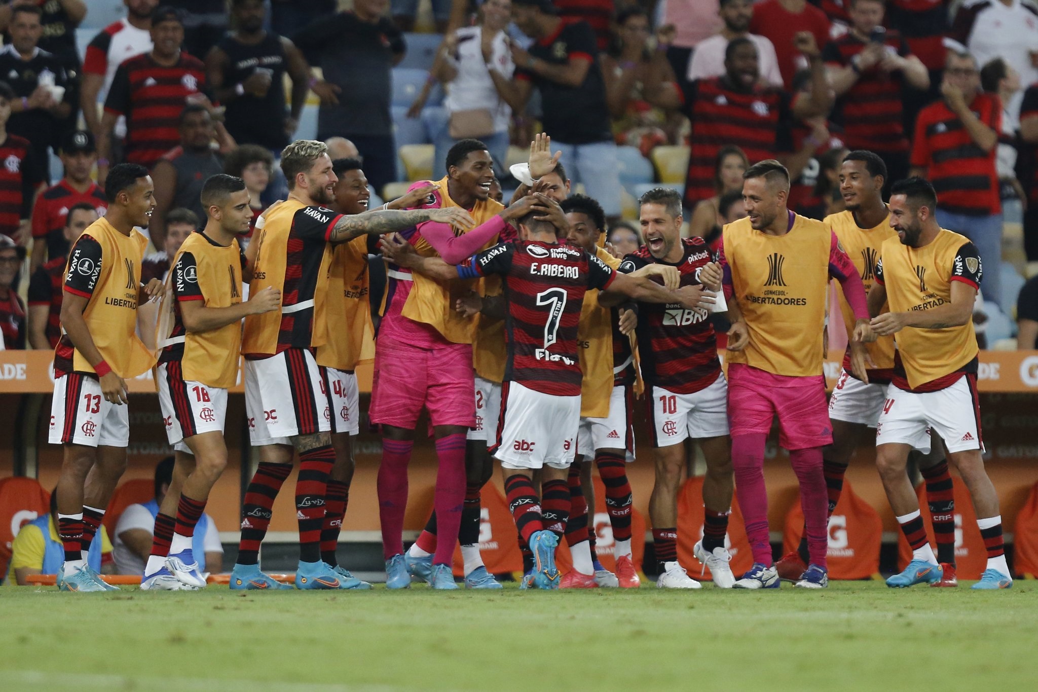 Flamengo vence Talleres e assume a liderança isolada do Grupo H da Libertadores