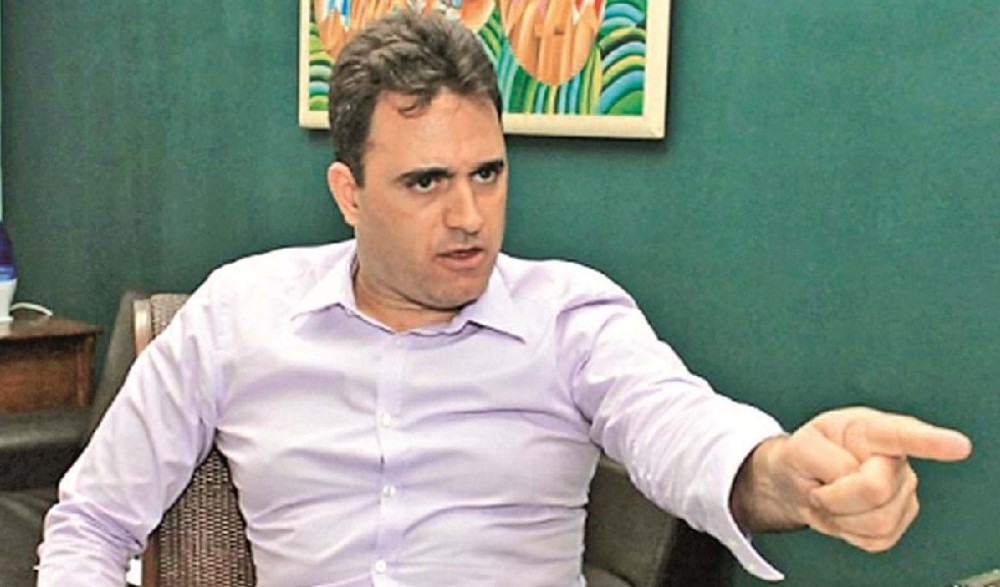 ROLOS DO ROWLES: Além do envolvimento amoroso em série com mulheres, ele as transforma em espécie de “mulas” de luxo do tráfico