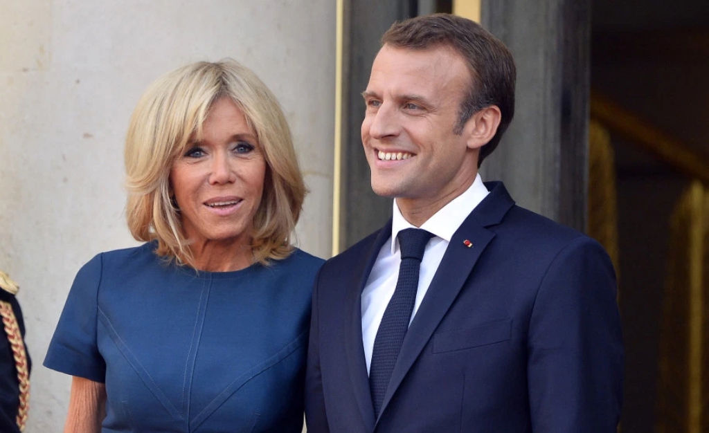 DESELEGÂNCIA E GROSSERIA: Bolsonaro que já fez comentários grotescos sobre aparência física da esposa de Macron, evita saudar presidente reeleito da França