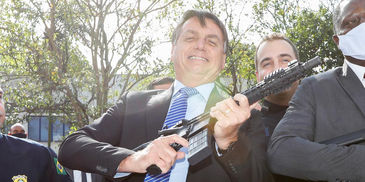 ESTUDO: Apoio a desmatamentos, latifúndios, garimpos e armamentismo explicam porque Bolsonaro tem maior índice de aprovação no Nortão de MT e Norte do País 