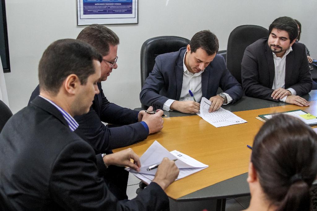 CHANCE DE OCUPAÇÃO:  Sejudh e Defensoria Pública firmam termo para contratação de reeducandos