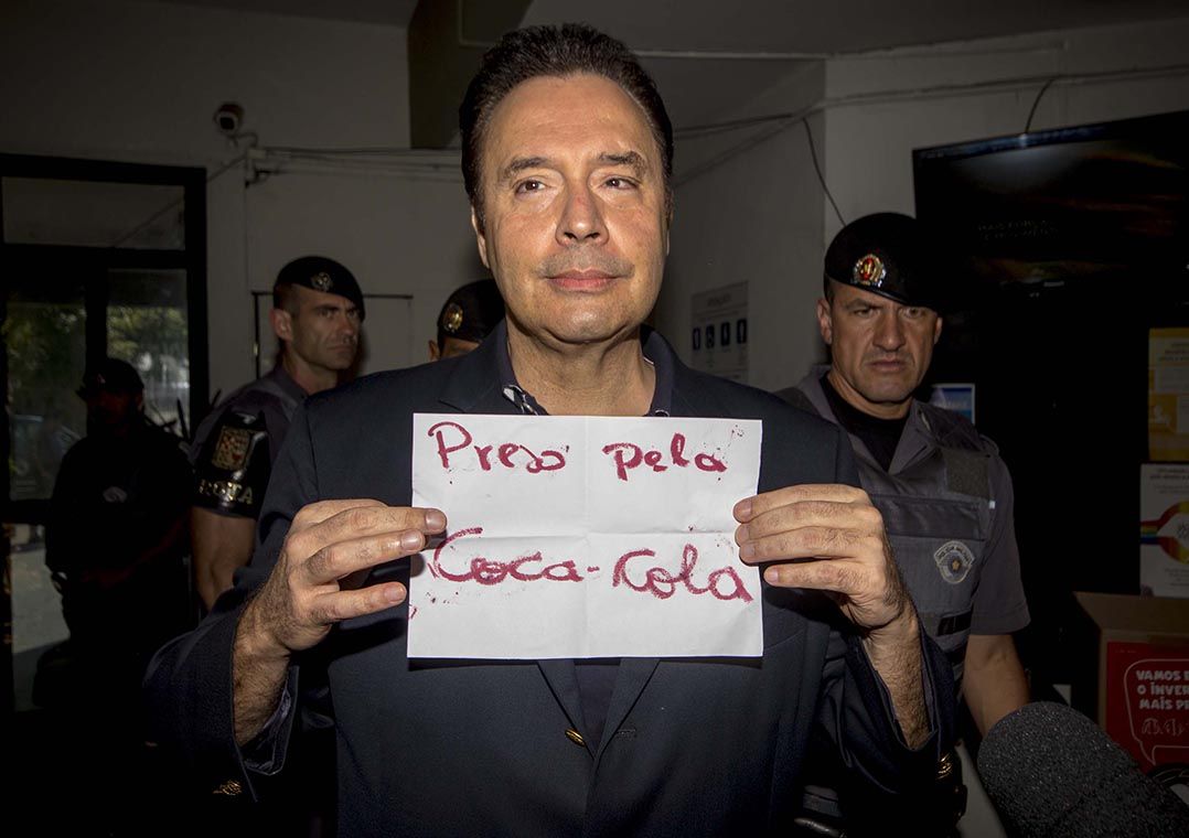   Acusado de sonegar R$ 4 bi, empresário fabricante de refrigerante é preso e aproveita para polemizar com a grande concorrente