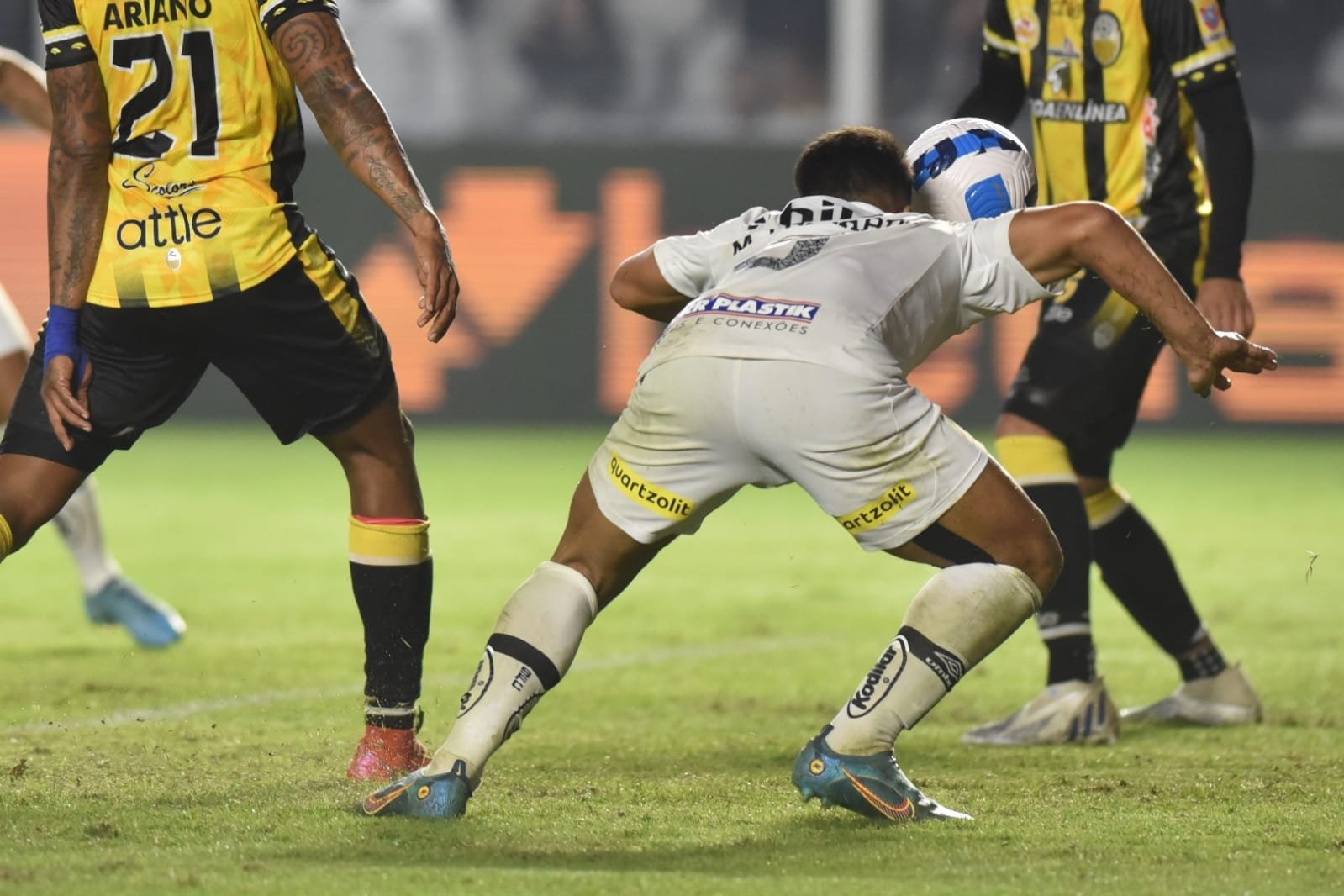 Santos perde nos pênaltis em casa e é eliminado da Copa Sul-Americana