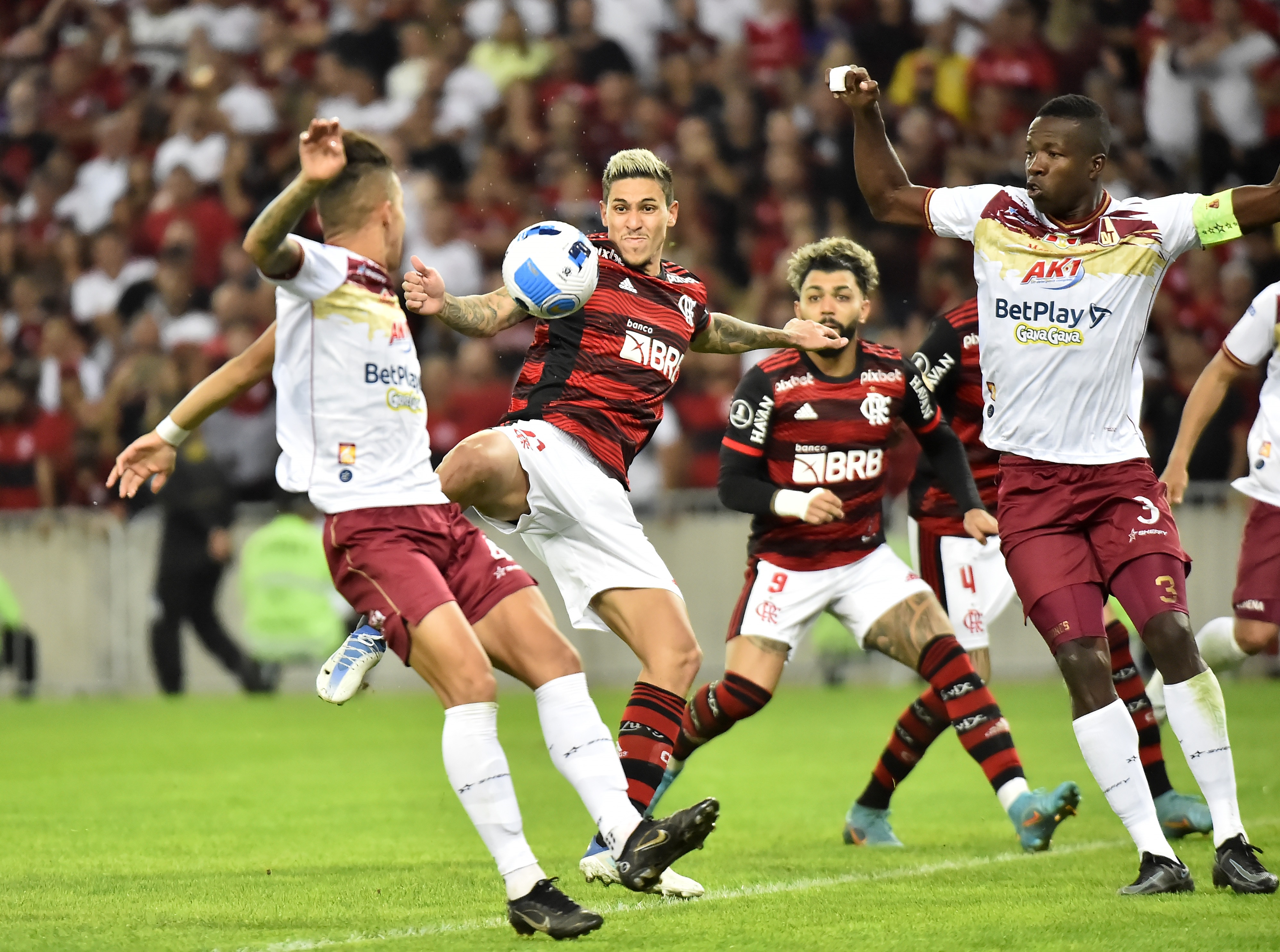 Pedro faz 4, Fla goleia Tolima e encara Corinthians nas quartas da Libertadores