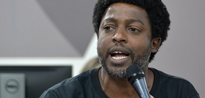   INTOLERÂNCIA POLÍTICA: Pré-candidato negro à Presidência sofre ataques rascistas nas redes sociais