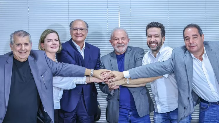 APOIO ANUNCIADO: Em live com Lula, Janones confirma retirada de candidatura à Presidência