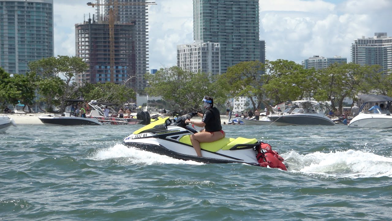 LUXO & BENESSES: Jet skis, games e whey são itens cujo imposto de importação foi zerado