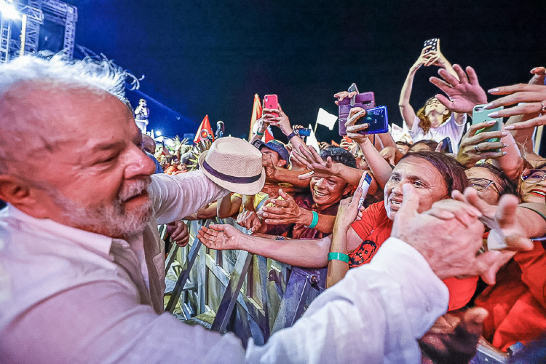 PESQUISA IPEC: Lula segue liderando com 44%; Bolsonaro cai um ponto e registra 31%