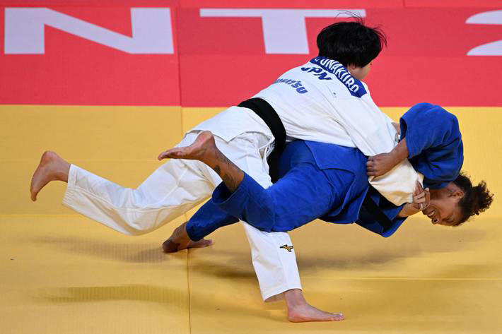 BRASIL NO PÓDIO: Rafaela Silva vence japonesa e é bicampeã mundial de judô; Daniel Cargnin leva bronze
