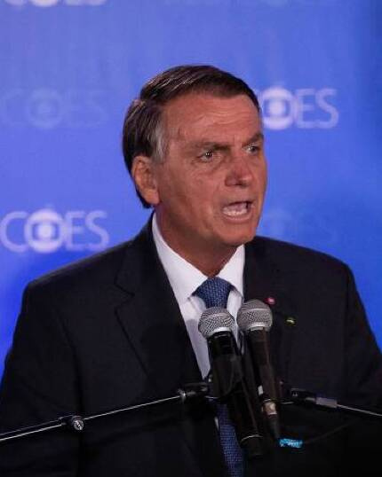 DESCOMPENSADO: Bolsonaro se irrita com pergunta em entrevista e abandona coletiva, após debate