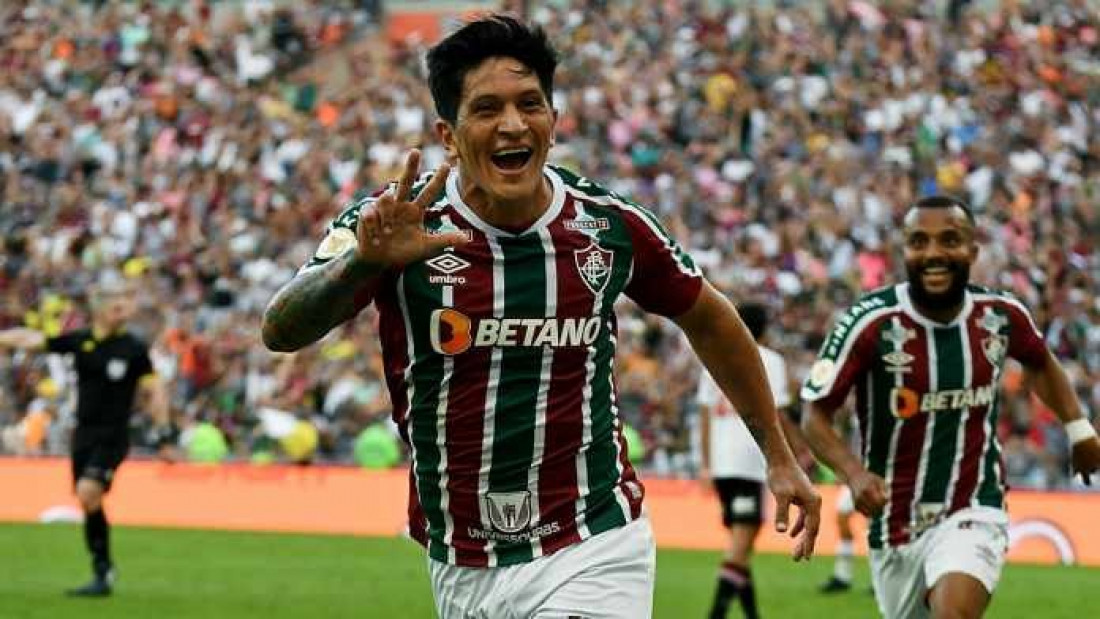 Cano faz três gols no São Paulo e bate recordes pelo Fluminense