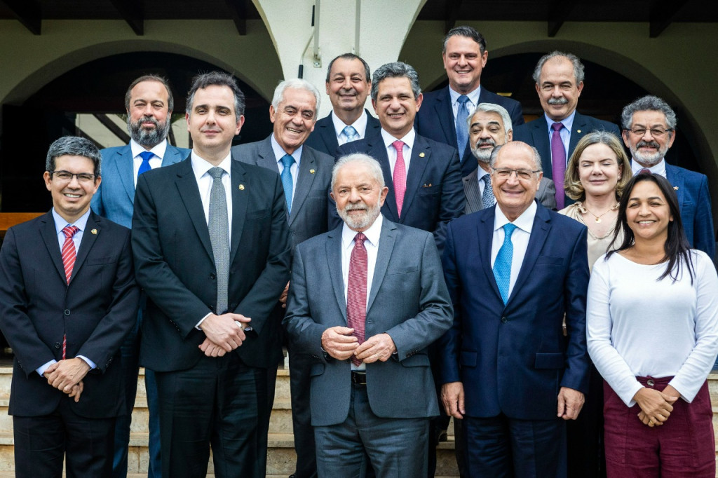 ALIADOS PELA DEMOCRACIA: Lula constrói base com novos e velhos aliados, incluindo até apoiadores do governo Bolsonaro