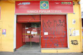 DISTORÇÃO BRASILEIRA: Falta de verba para passaportes repercutiu mais que o fim de recursos para a merenda escolar e remédios na Farmácia Popular