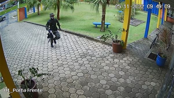 FERMENTO DO ÓDIO: Pai do adolescente que invadiu duas escolas matou 4 e deixou 12 feridos, publicou em redes sociais capa de livro 