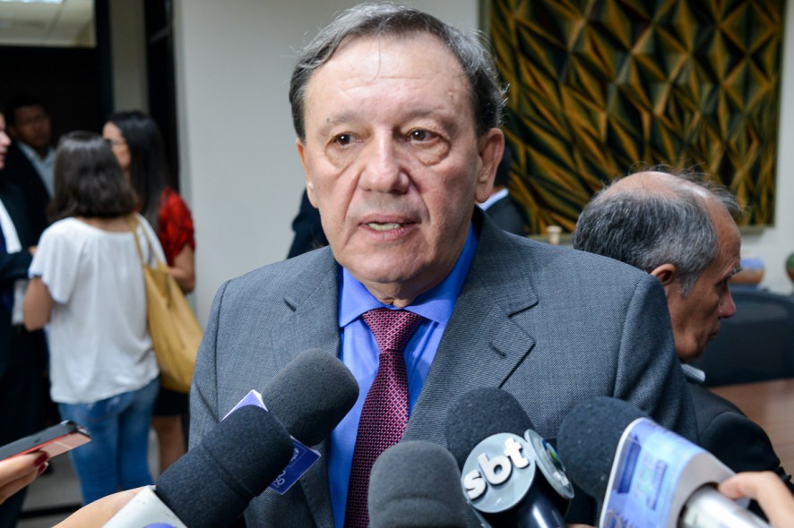 Decisão do STF mantém Novelli afastado do TCE, mas ele segue recebendo os polpudos salários de conselheiro