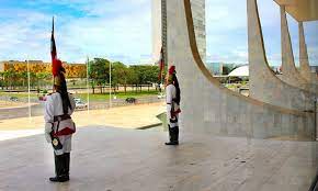 “Os cães ladram”, mas a caravana da Democracia passará e há de superar o golpismo e o ódio 