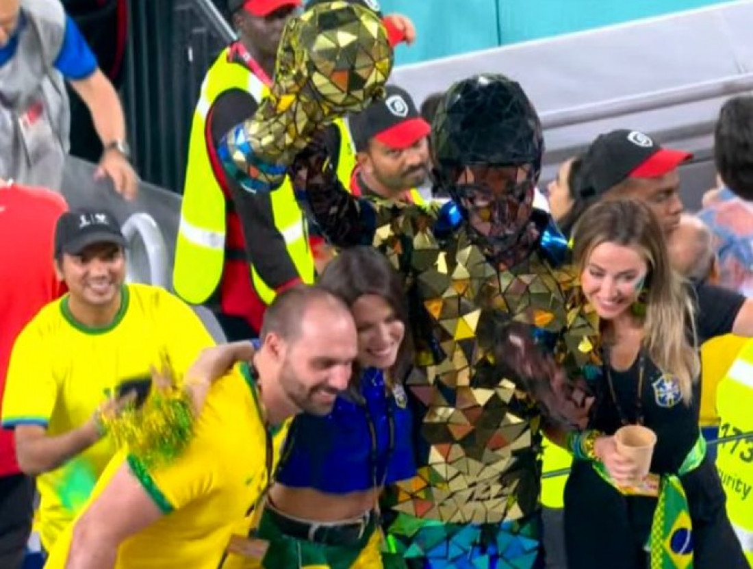 Diante do patrulhamento do gado, mulher de Eduardo se explica sobre ida ao Catar para assistir jogo; bolsonaristas acampados torcem contra Seleção brasileira