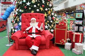 BRUTALIDADE E BURRICE: Bolsonaristas hostilizam até Papai Noel de shopping, por trajes vermelho: 