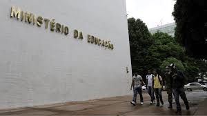 CALOTE NOS CONTRATOS: Ministro de Bolsonaro admite a equipe de Lula que não tem como pagar 14 mil médicos e 100 mil bolsistas em dezembro