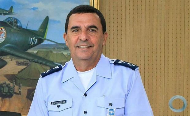 Visto como o mais bolsonarista dos chefes das Forças Armadas, comandante da FAB parabeniza militares indicados por Lula e elogia sucessor