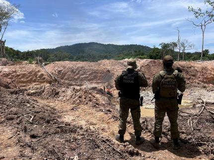 Cenário de terra arrasada em MT mostra validade de operação da PF que inutilizou máquinas e motores em garimpo clandestino