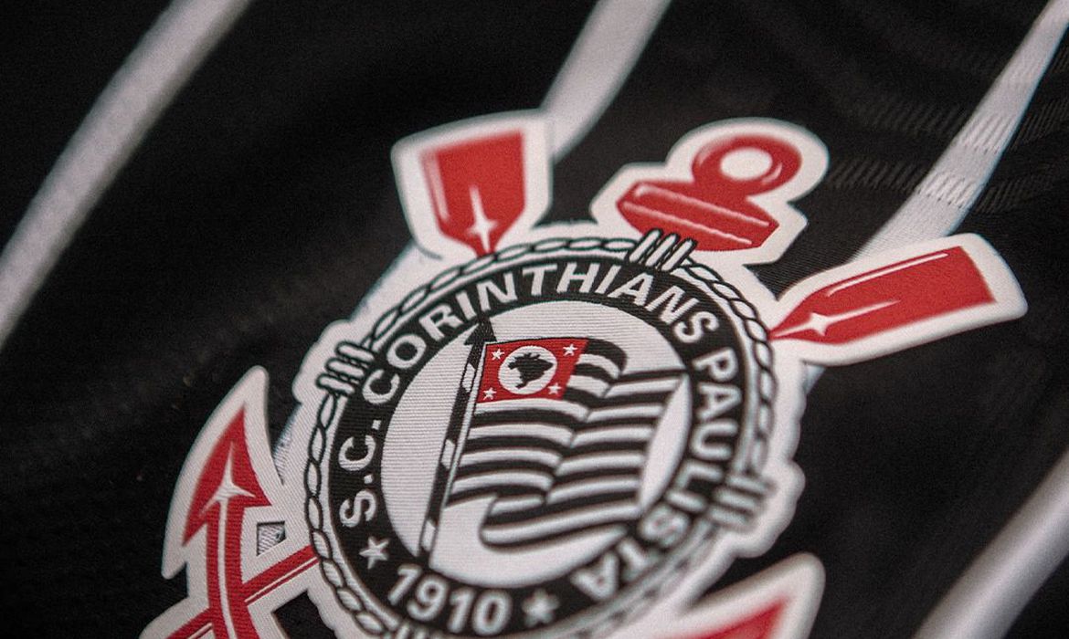 Corinthians anuncia contratação de Matheus Bidu e venda de Lucas Piton ao Vasco