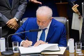 CATRACA NELES! O velho Lula mudou... mais à esquerda! Micros e pequenos são grandes fontes de emprego e devem ser priorizados pelo BNDES, diz ele