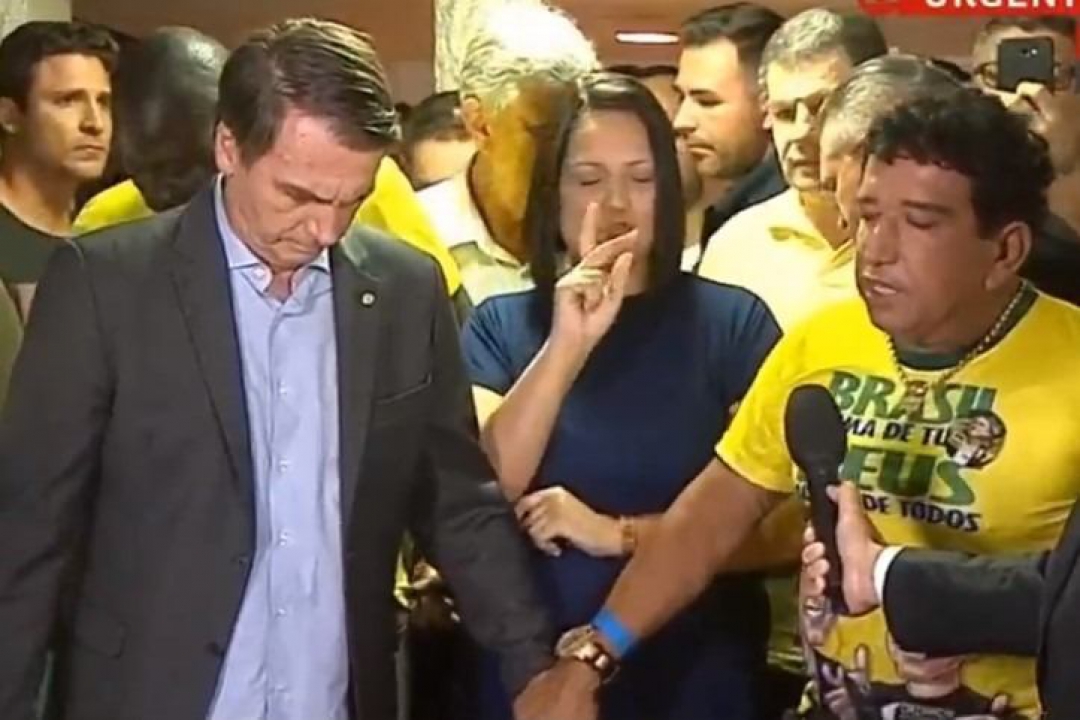 A FOTO DO FATO: Entre uma reza e outra, durante a campanha eleitoral líderes do partido de Bolsonaro faziam compras com cartão corporativo da Presidência