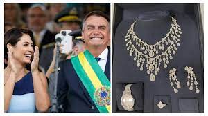 EIS A PERGUNTA: A troco de quê os sauditas presentearam o casal Bolsonaro com uma fortuna em joias? Aí tem!