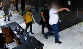 SEGURANÇA DUVIDOSA: Oficiais que aparecem em imagens liberadas pelo STF acompanharam Bolsonaro em compromisso eleitoral e motociatas