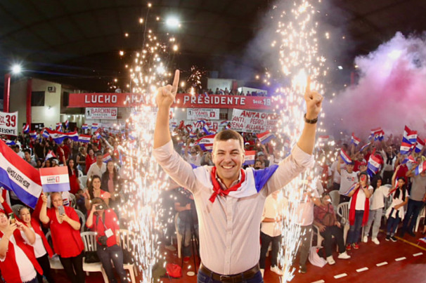 Santiago Peña é eleito presidente e mantém hegemonia de 70 anos da direita no Paraguai; extrema-direita fica em 3º lugar