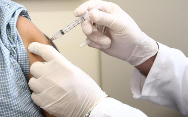   MENTIRA TEM PERNAS CURTAS: Técnica de enfermagem nega ter vacinado Bolsonaro