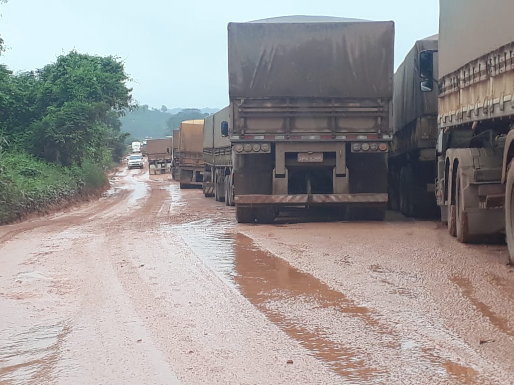 MODELO: Lula elogia Mauro Mendes pela 