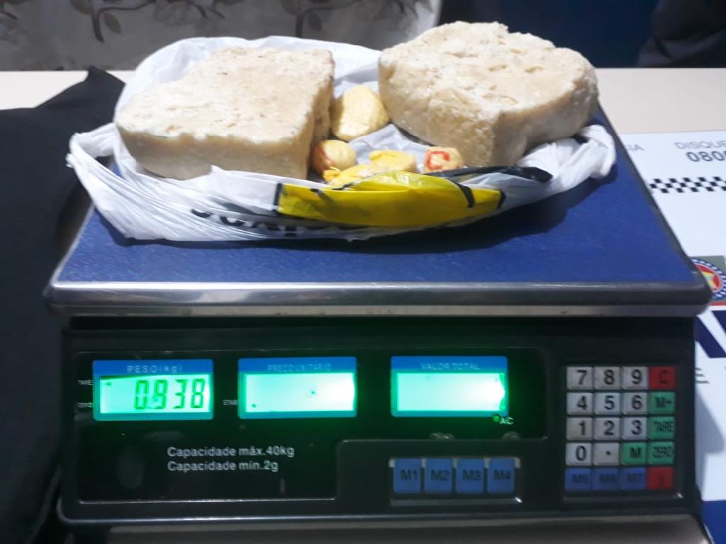  GAROTA DANADA: Menor é detida em ônibus com cocaína