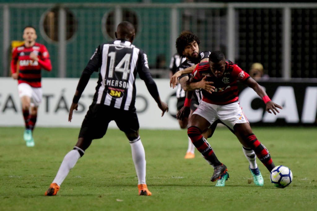 Em BH, Flamengo derrota Atlético-MG e assume a liderança do Campeonato Brasileiro