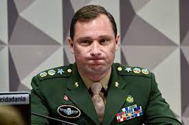 HOLERITH NO BOLSO: Fora do Exército e com tornozeleira no pé, Mauro Cid mantém salário de tenente-coronel; saiba quanto é