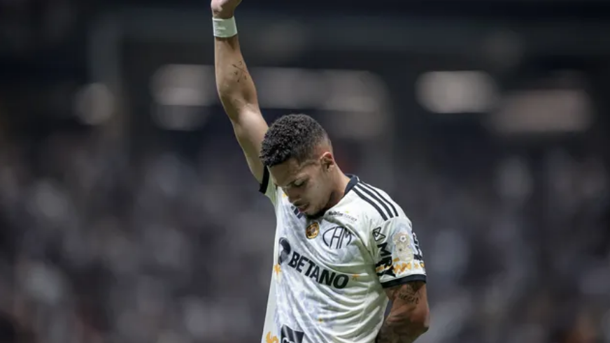 Em noite de Paulinho e Hulk, Atlético-MG vence Fortaleza e dorme no G-4 do Brasileirão