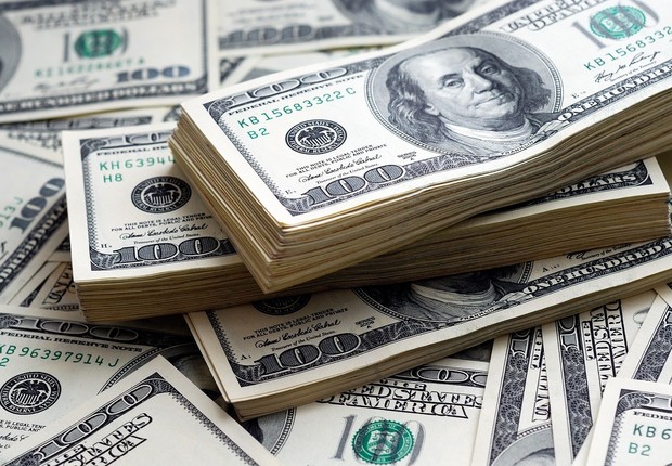 CAUSA E EFEITO: Dólar cai para R$ 4,89 e bolsa tem maior alta em 6 meses