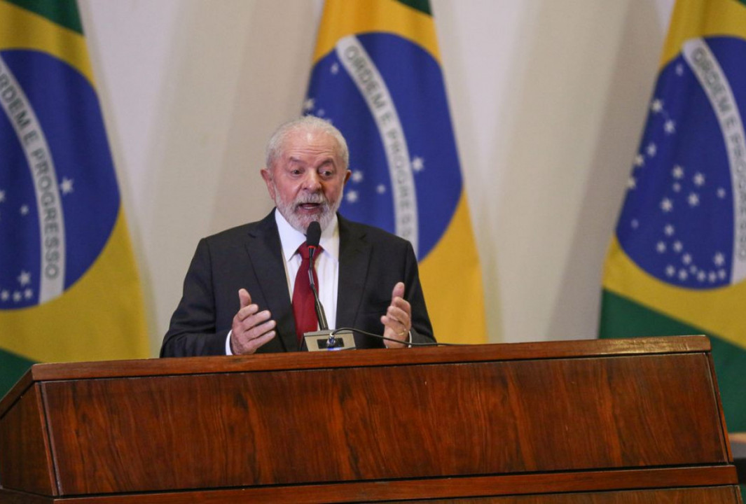  Lula assume por 1 ano presidência no G20 (19 maiores economias e União Européia) e lança forças tarefas contra fome, pobreza e mudanças climáticas