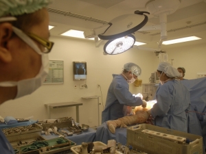 COMO O LEIGO PODE CONFIAR? Se maioria dos médicos já questionou tratamento receitado por colegas, de acordo com pesquisa