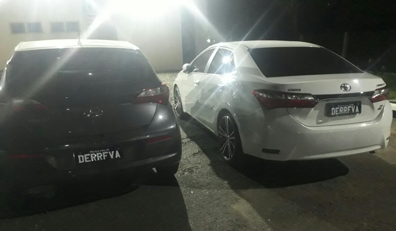 Companheira e amiga de líder de grupo criminoso são presas por atuar a mando do acusado;dois veículos foram apreendidos