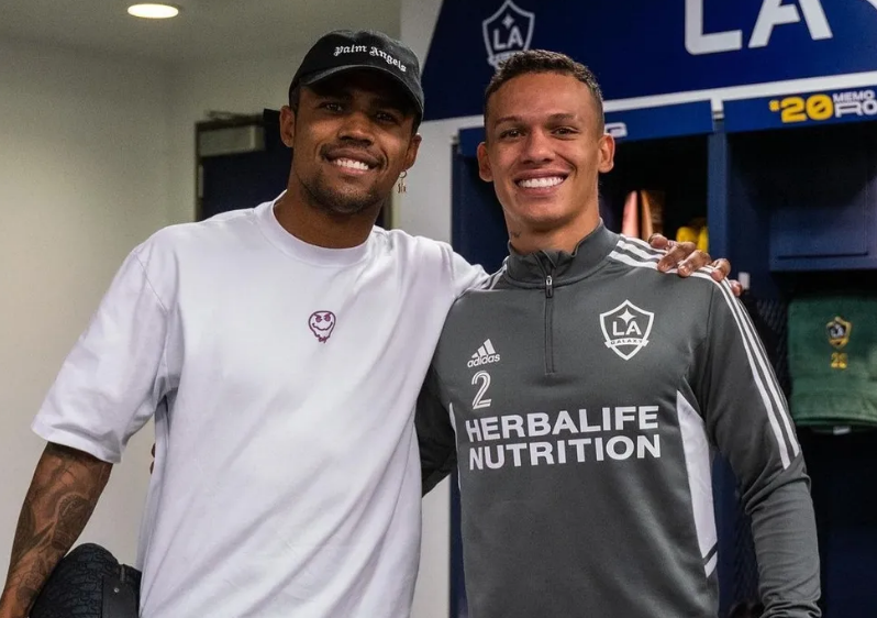 Fluminense acerta contratação de Douglas Costa