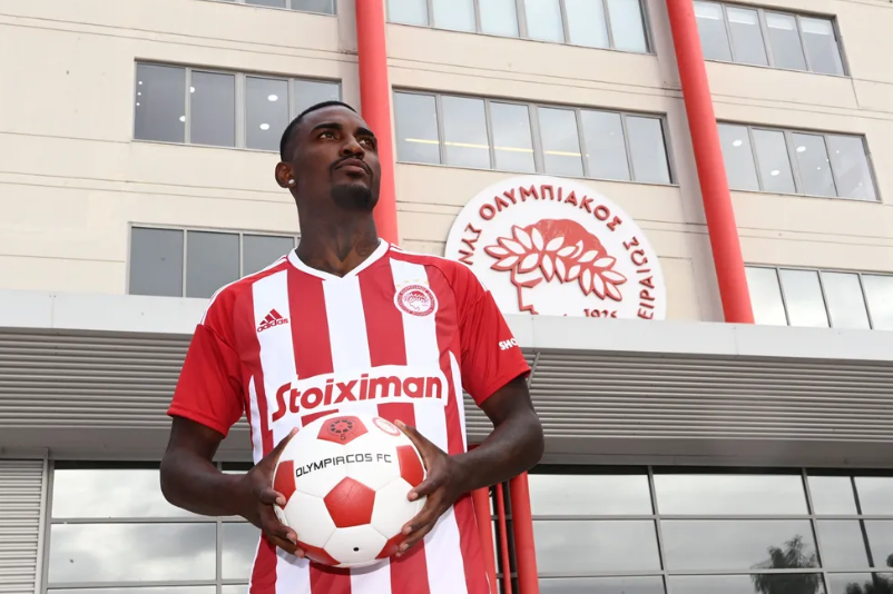 Cuiabá acerta o empréstimo do lateral-esquerdo Ramon, do Olympiacos