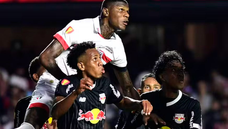 São Paulo vira nos acréscimos, mas Bragantino estraga festa e empata nos minutos finais