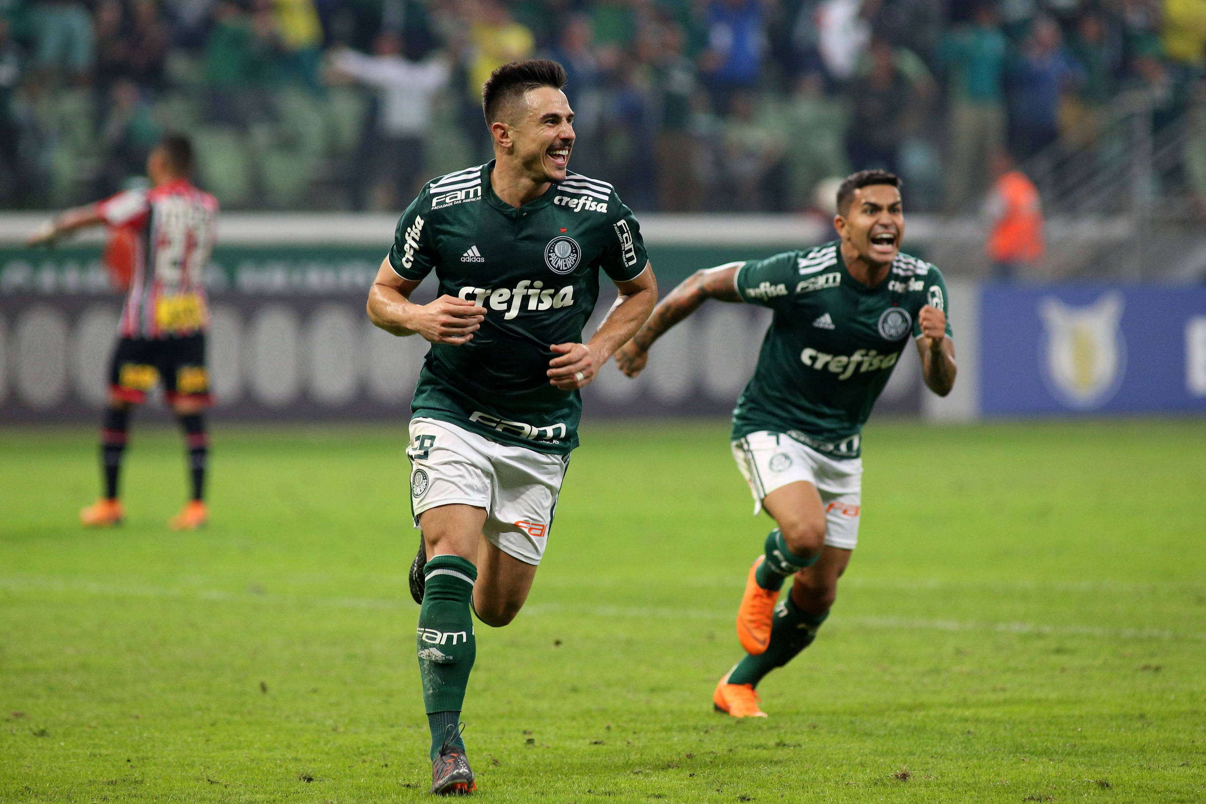 Palmeiras vence de virada, quebra invencibilidade do São Paulo e encerra jejum